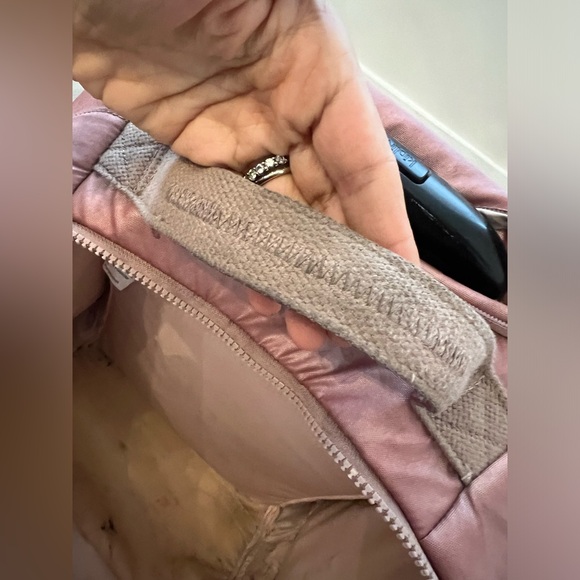 Kipling rose gold rolling back up with lunchbox & gift - Picture 10 of 17